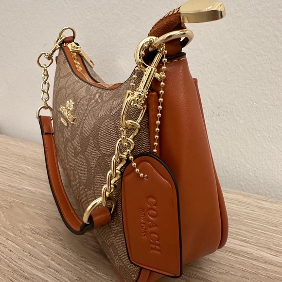 Luxury women brown Crossbody Bag with Gold Accents - Picture 2 of 3